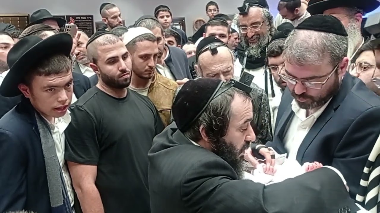 הרב דב קוק והרב זילברשטיין ברית מילה מעז יעקב מניסים צוקרל(3)