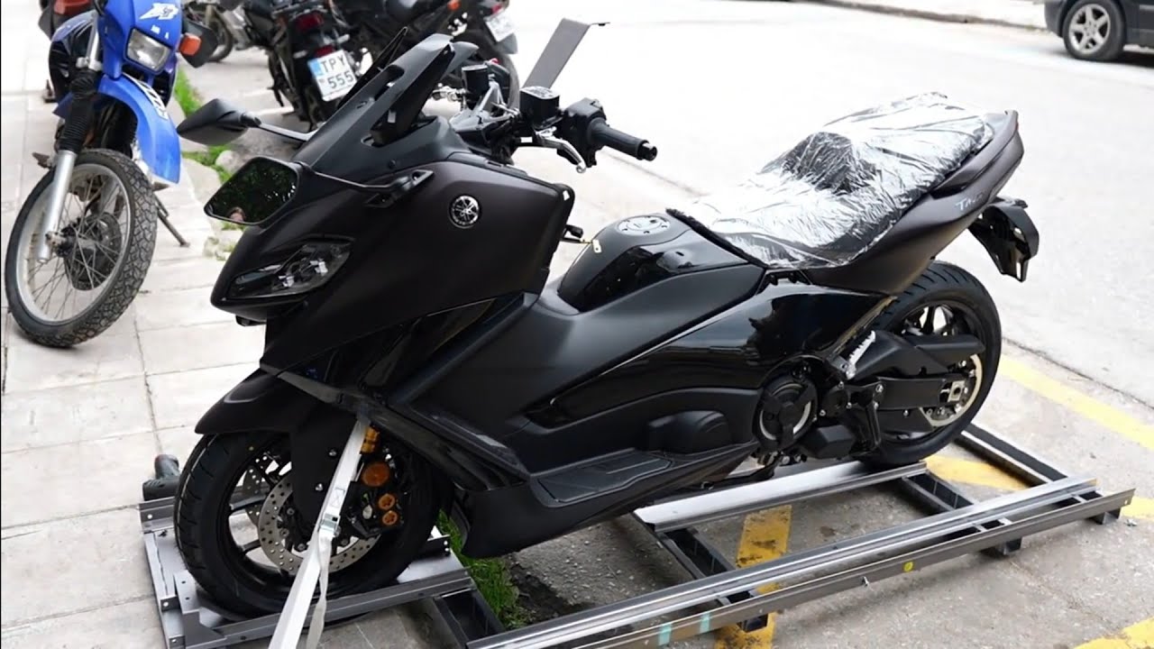 unboxing YAMAHA TMAX 560 amazing 2024 scooter