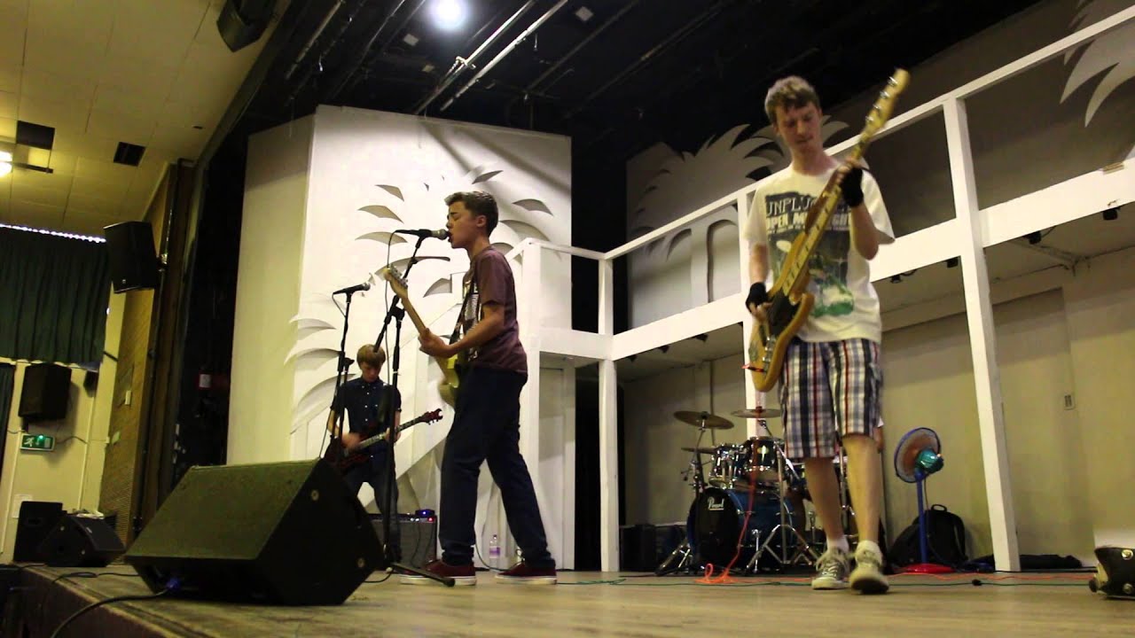 I Bet You Look Good On The Dance floor Arctic Monkeys Band cover
