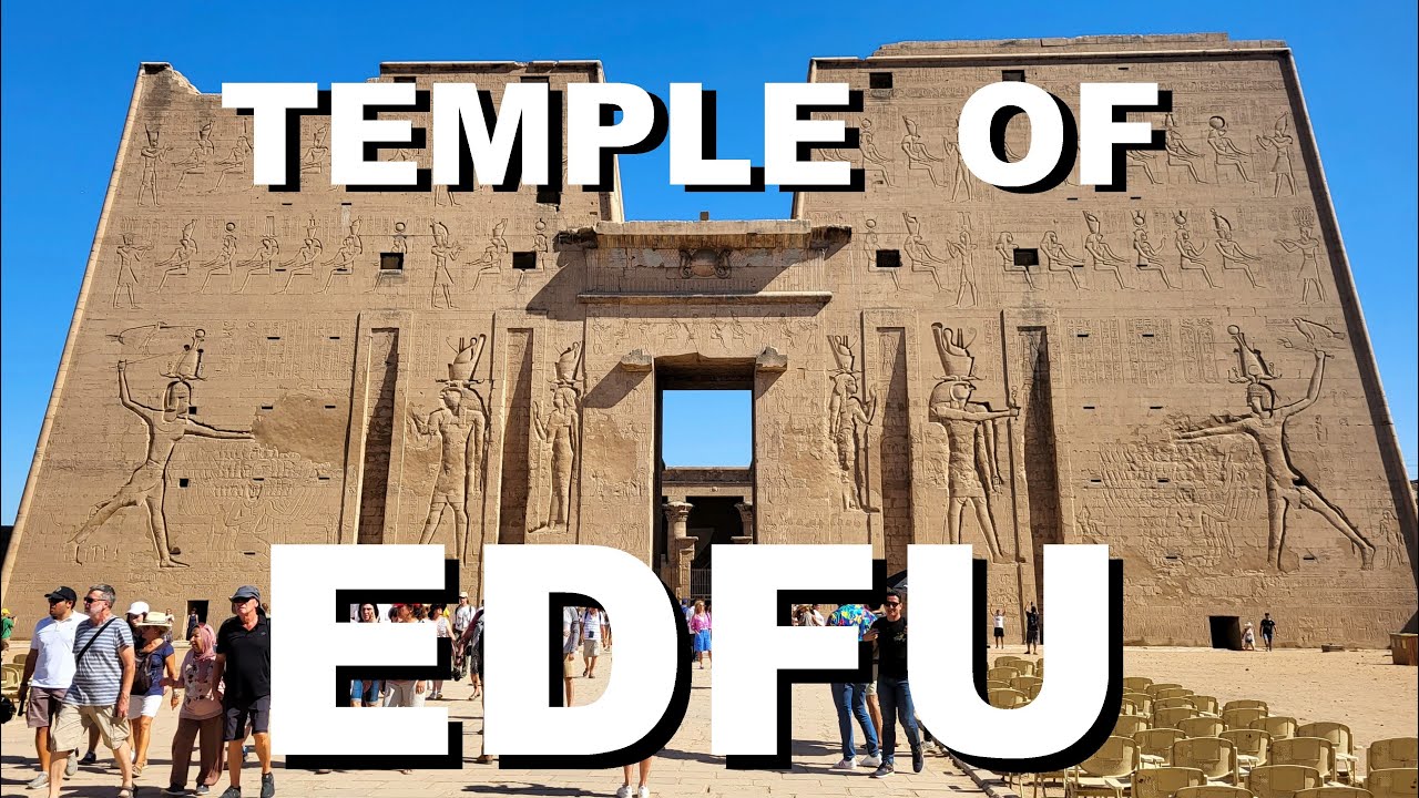 Egypt : Temple of Horus at Edfu . Temple of Edfu . Świątynia Horusa w Edfu . Egipt