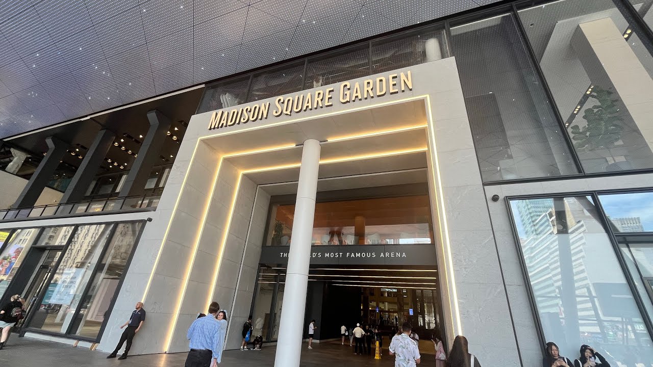 Walking to Madison Square Garden from the Springhill Suites by Marriott South UNEDITED w/ music