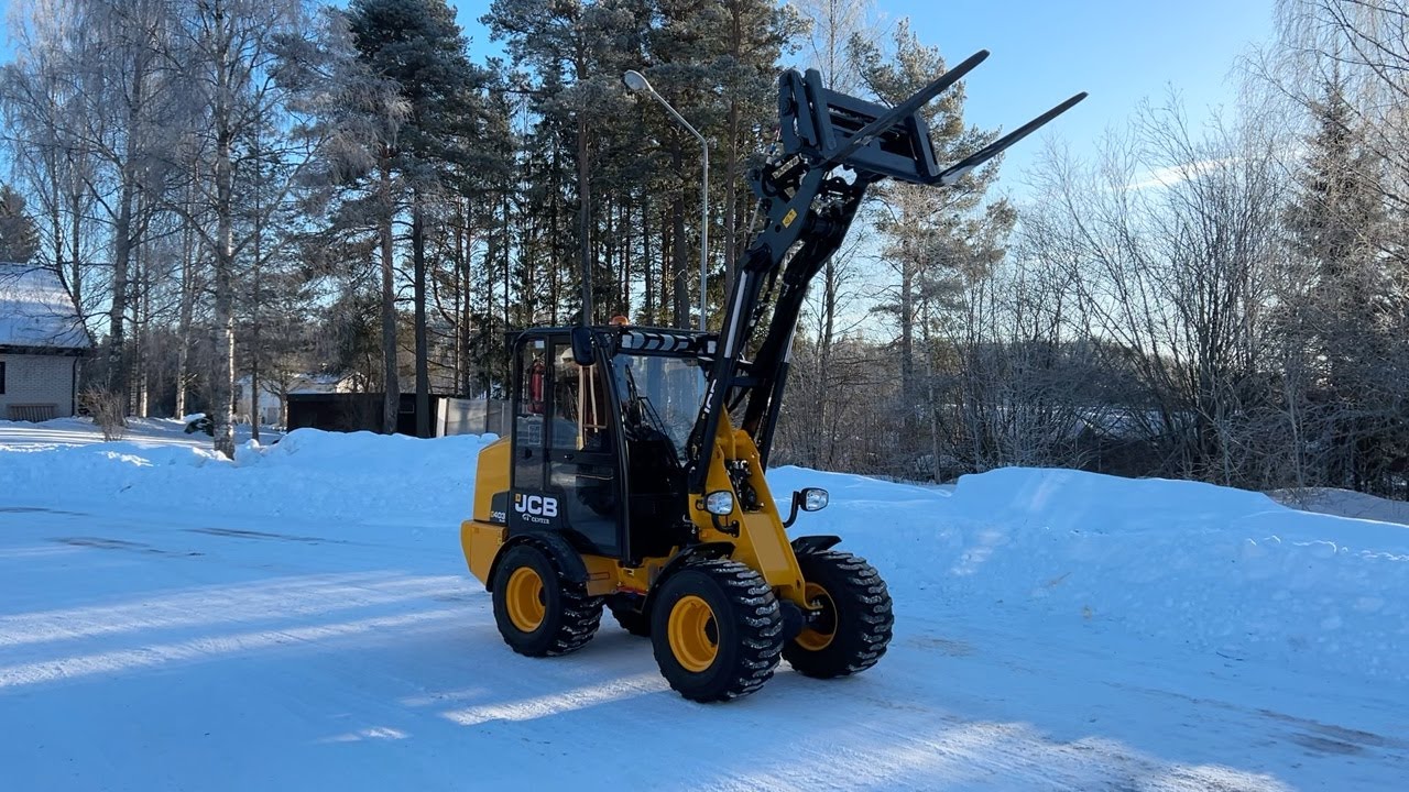 Köp Hjullastare JCB 403 Plus med Stage V och redskap på Klaravik