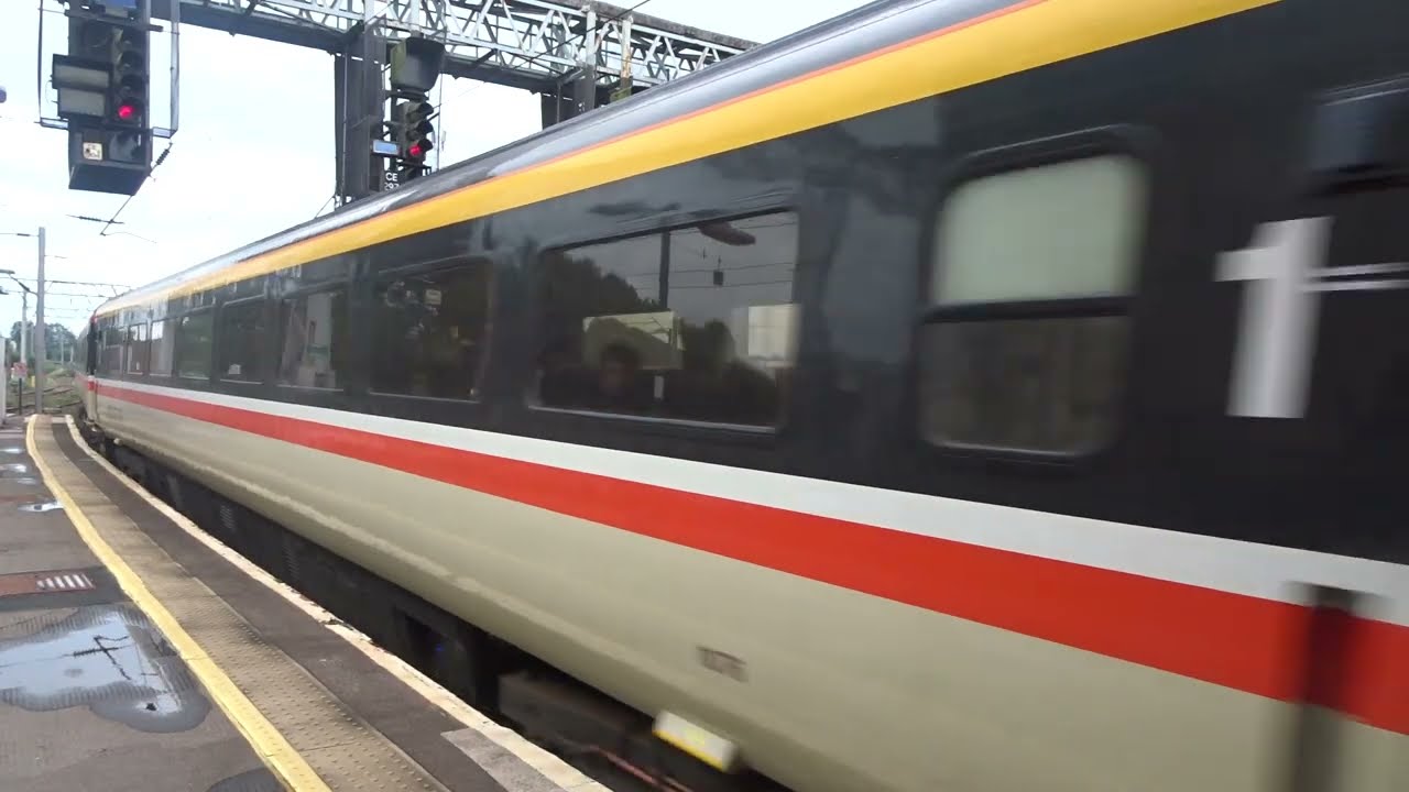 The x2 Class 47 LSL No.D1935+47593 with 