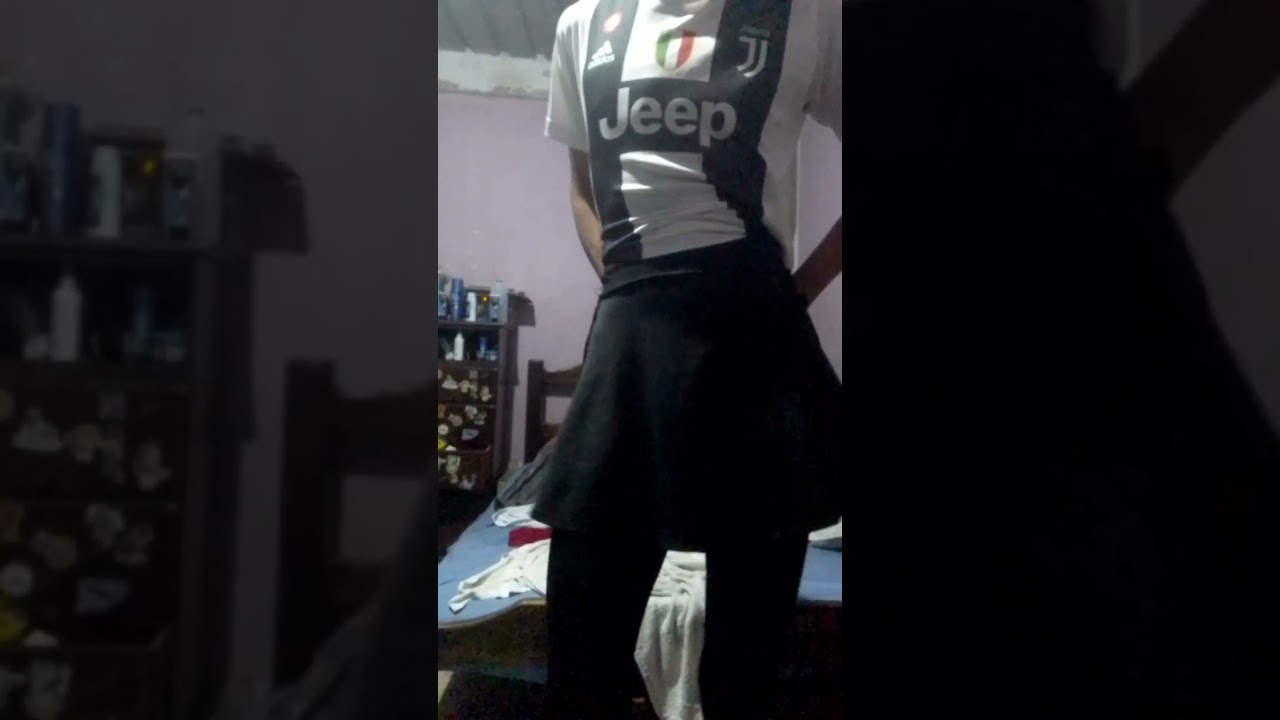 femboy bailando con camisa de la juventus 2019 #asmefamoso #movimientoelamorhacealmundogirar #musica