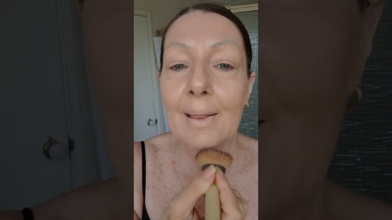 Phoera Foundation Buff Beige tutorial and Soft Glam Makeup 4min 31sec.