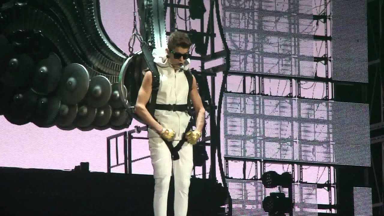 Justin Bieber - Pittsburgh Believe Tour 2012 - Intro/All Around the World