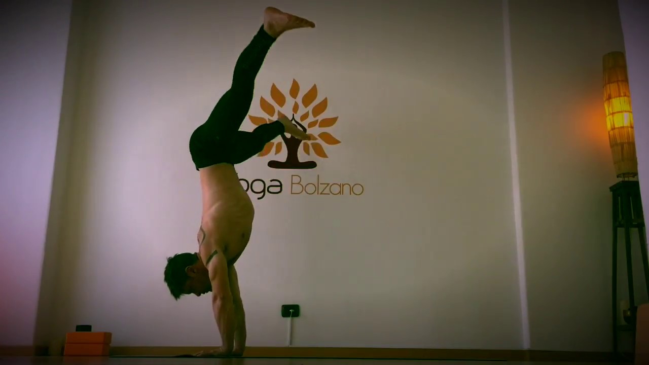 VINYASA YOGA - INSEGNANTE YOGA TRASFORMATIVO: Strim Cristiano - inversioni