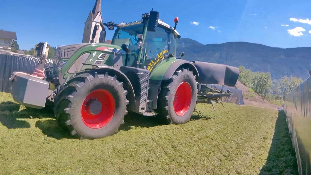 3x Fendt beim Grashäckseln