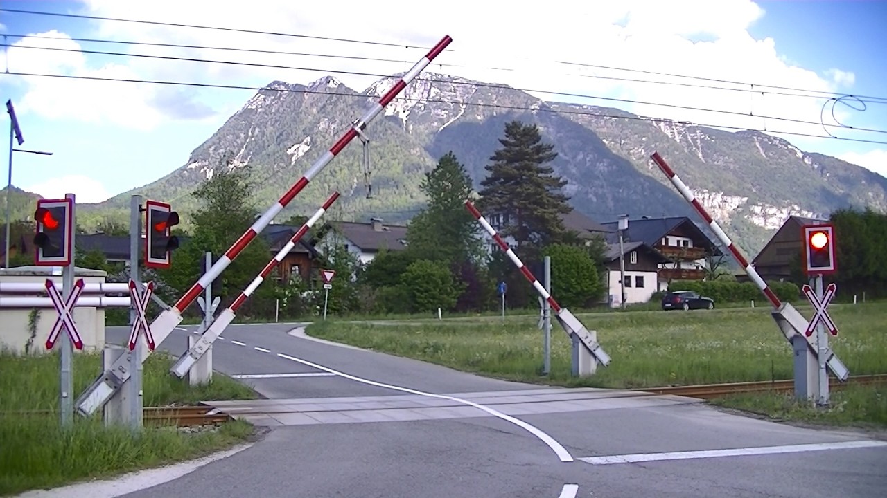 Spoorwegovergang Bad Goisern (A) // Railroad crossing // Bahnübergang