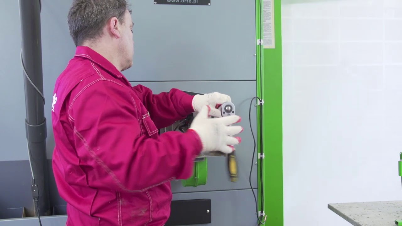 Czyszczenie palnika na pellet Orte w nagrzewnicy Orte Power