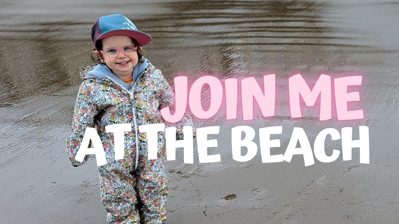 Приключения малыша на пляже — так мило!