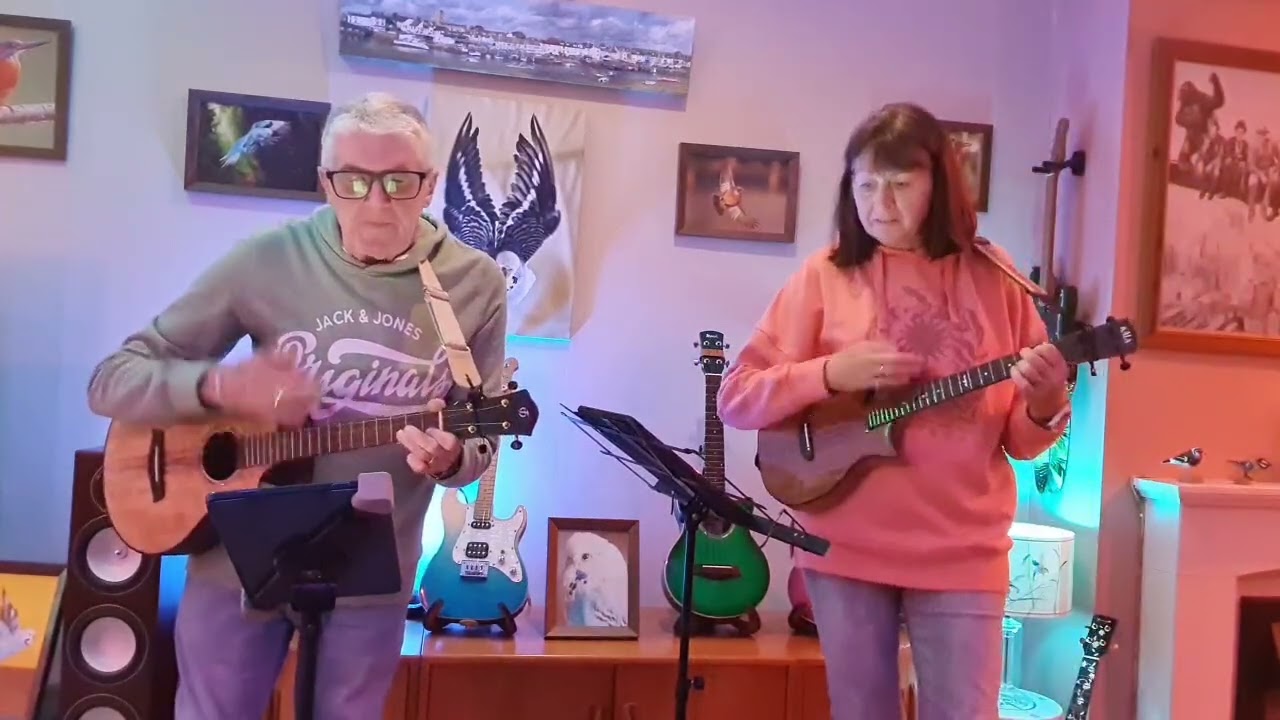 Run Rudolph Run on Flight Maia Baritone & Kala Revelator Tenor Ukes - Chords & Lyrics in Description