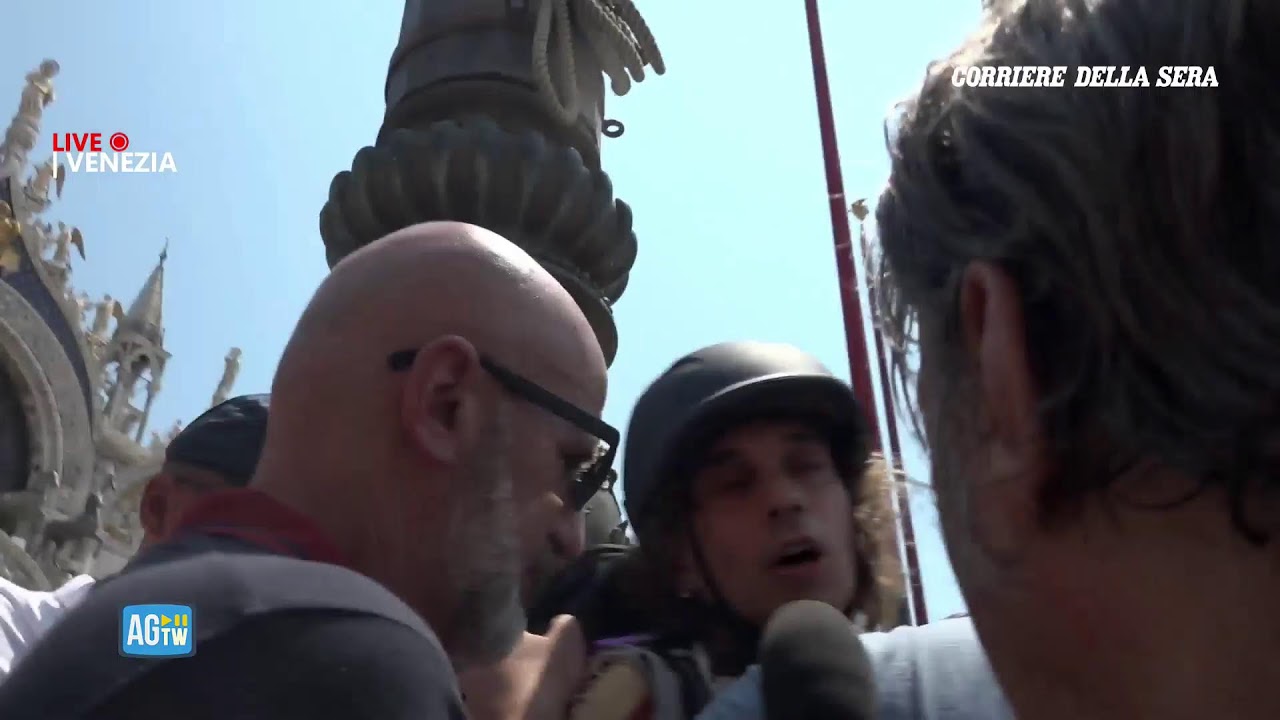 Protesta in Piazza San Marco a Venezia contro le nozze di Bezos: la diretta video