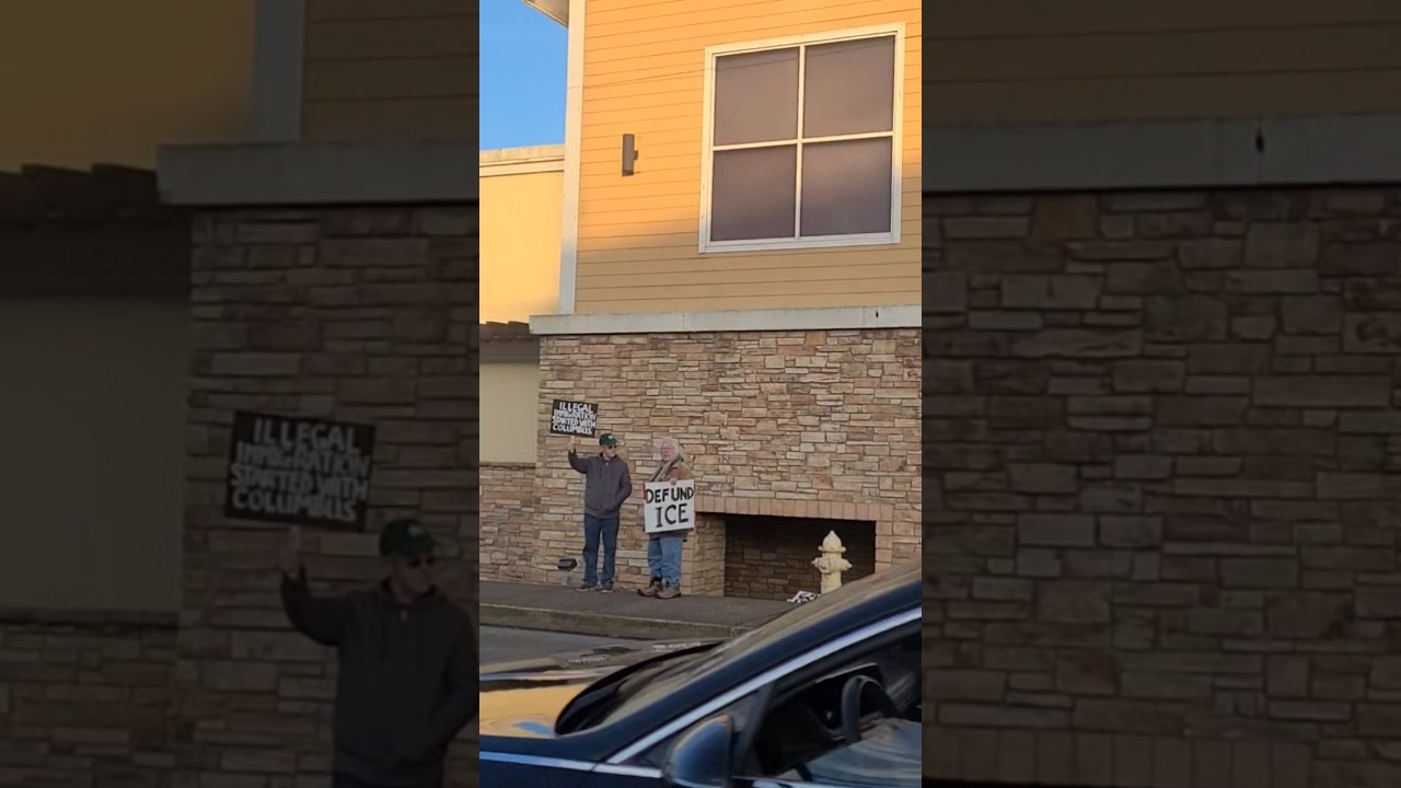 В Орегоне проходит митинг против ICE (Иммиграционной и таможенной службы США). Линкольн-Сити, Оре...