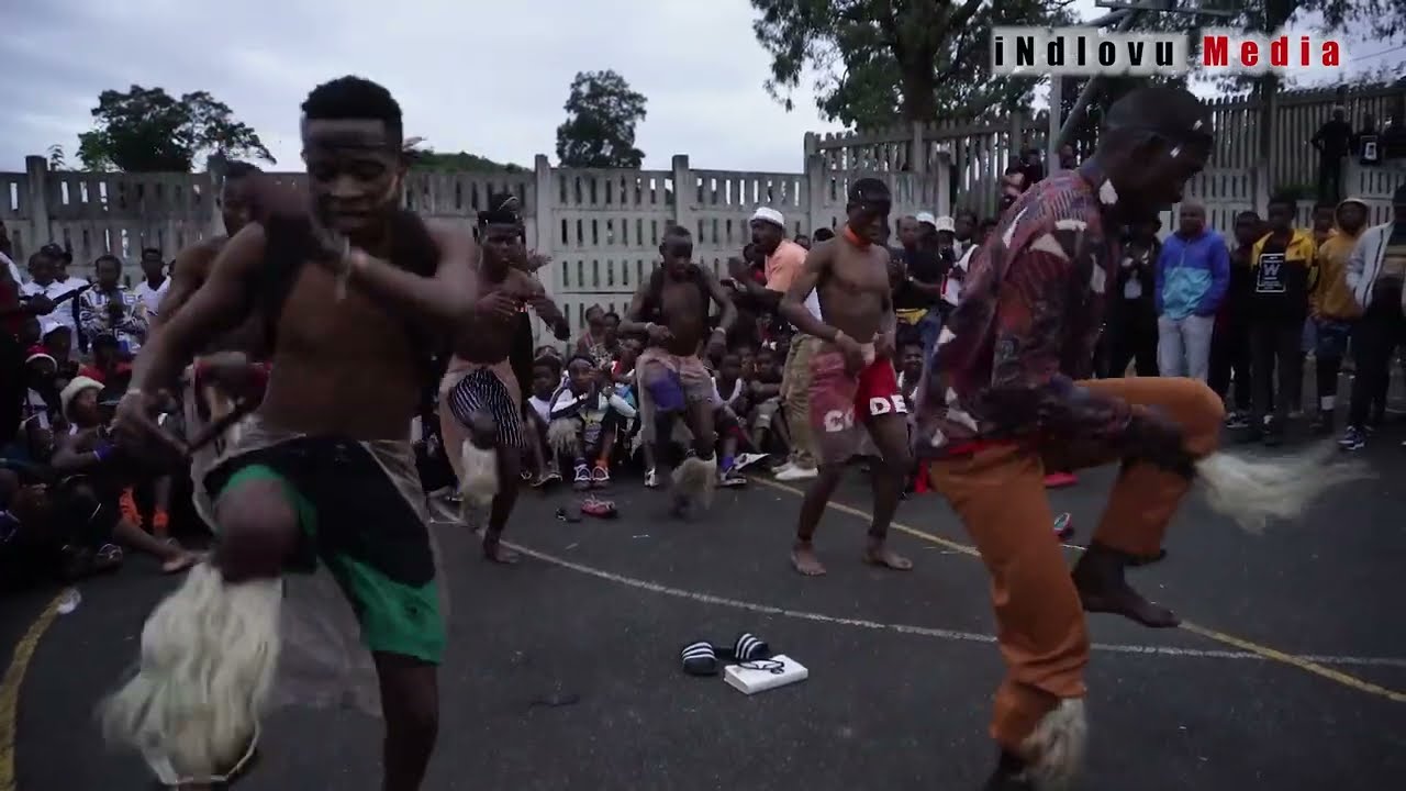 AMAPHIKANKANI (Masiliva) bedlala ingoma kashameni eNanda (12/05/2024)