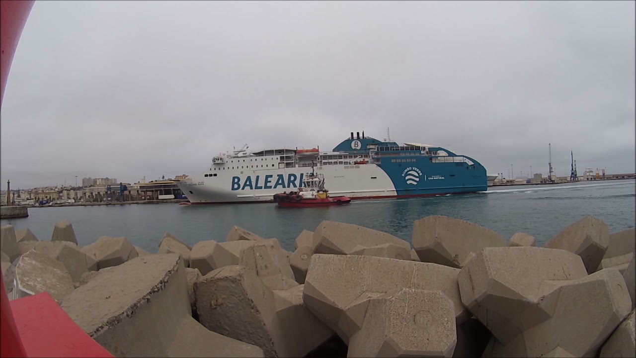 Bahama Mama atracando en el puerto de Melilla  Muelle Ribera 1