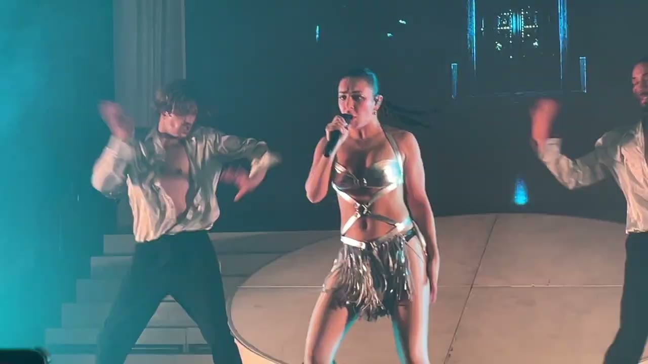 Charli XCX - Baby(CRASH:The live tour in Milan)(4/6/2022)