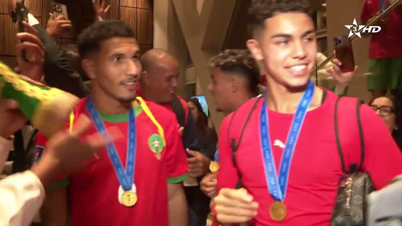 فرحة لاعبي المنتخب الوطني المغربي داخل مقر الإقامة ب #سانتياغو بعد تحقيق اللقب التاريخي