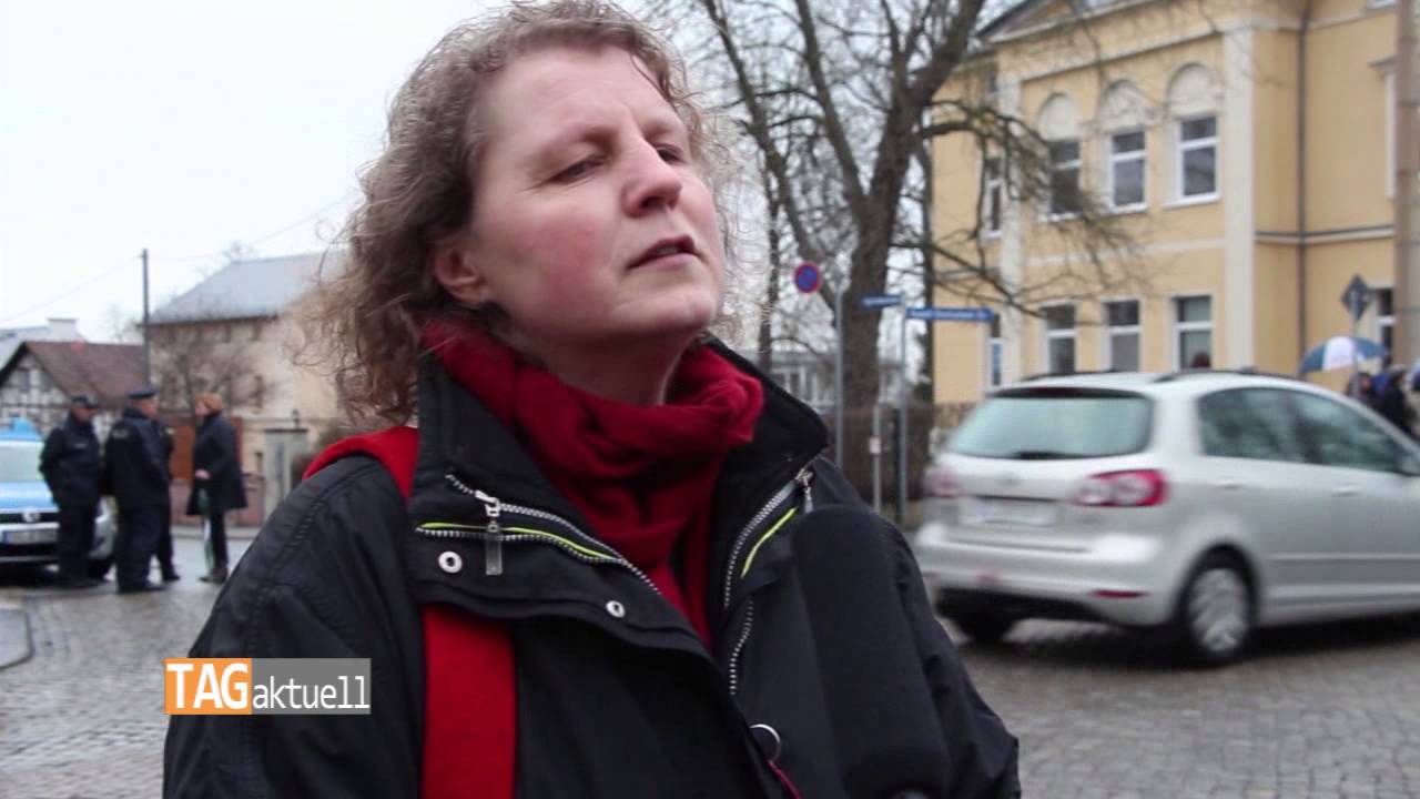 Friedliche Kundgebung vor künftigem Asylbewerberheim in Glauchau