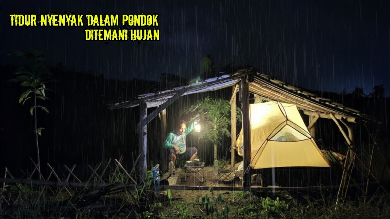 Camping hujan | menginap di pondok ladang di temani api unggun