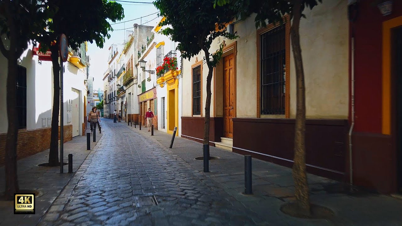 Sevilla, Andalucia, Spain - Paseo matinal por el barrio de Triana  - [ 4K ]