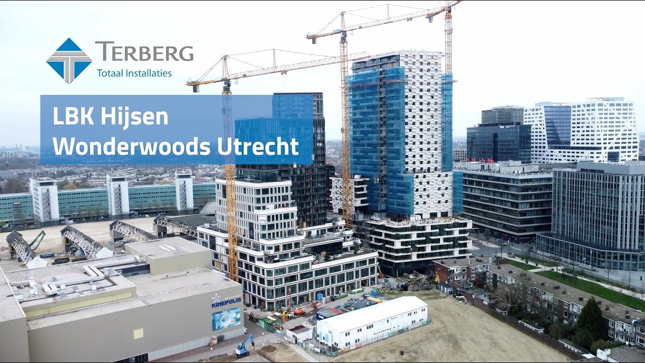 Luchtbehandelingskast hijsen op indrukwekkende hoogte Wonderwoods Utrecht