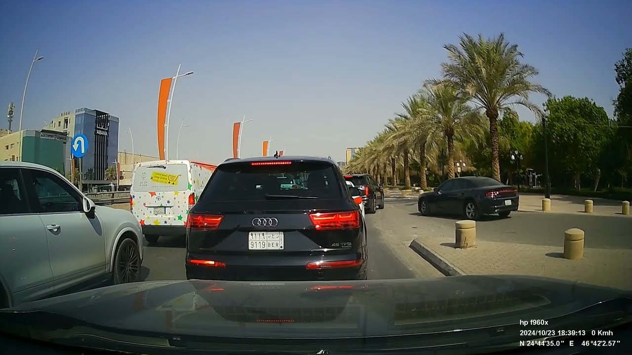 Take a drive through the heart of Riyadh, Saudi Arabia! 🇸🇦