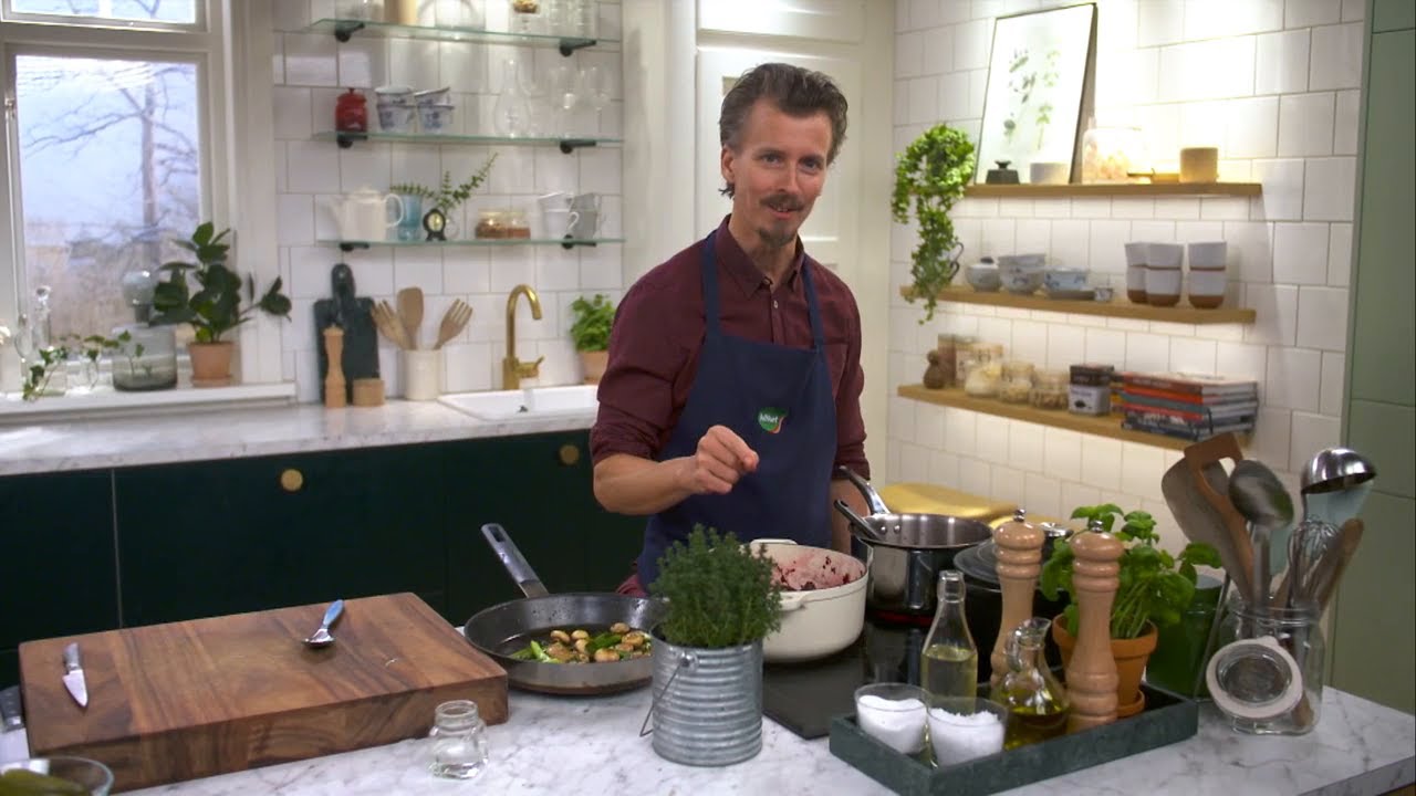 Kökets middag: Rödbetsbourguignon med puré på mandelpotatis - Köket