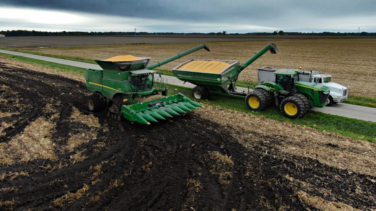 Хозяева недовольны — комбайн John Deere на гусеничном ходу разгребает грязь (Эпизод 139)