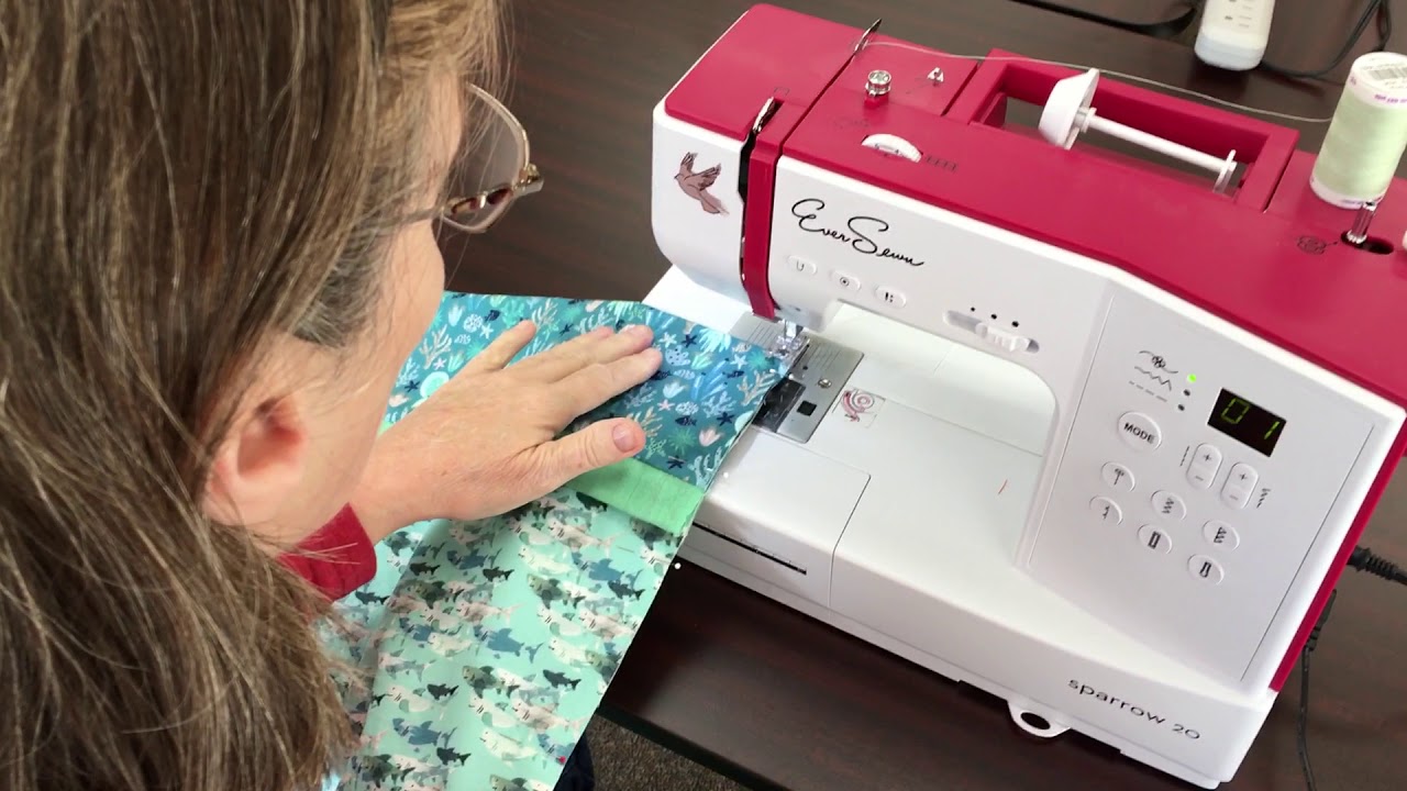 Tutorial : How to Sew A Pillowcase Using the Burrito Method