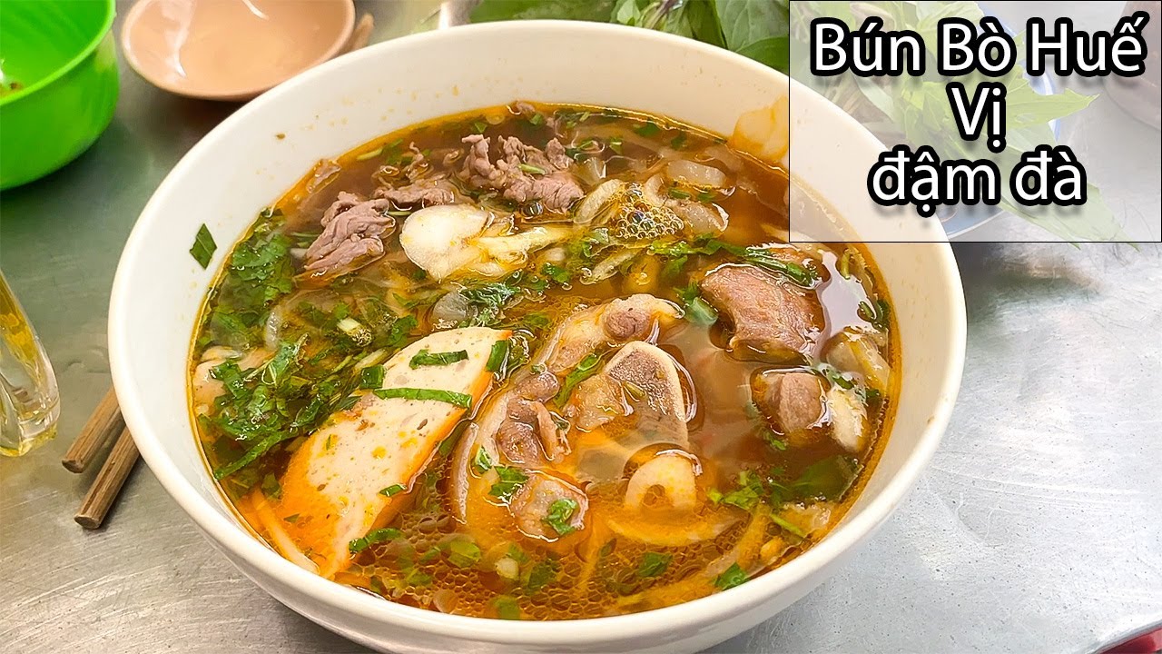 Невероятно вкусный B&uacute;n B&ograve; Huế!! Вы не поверите, как мой друг @DuncanLu ест свой B&uacute;n B&ograve;😳
