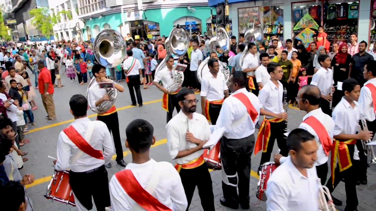 MSBB past bandsmen performing 