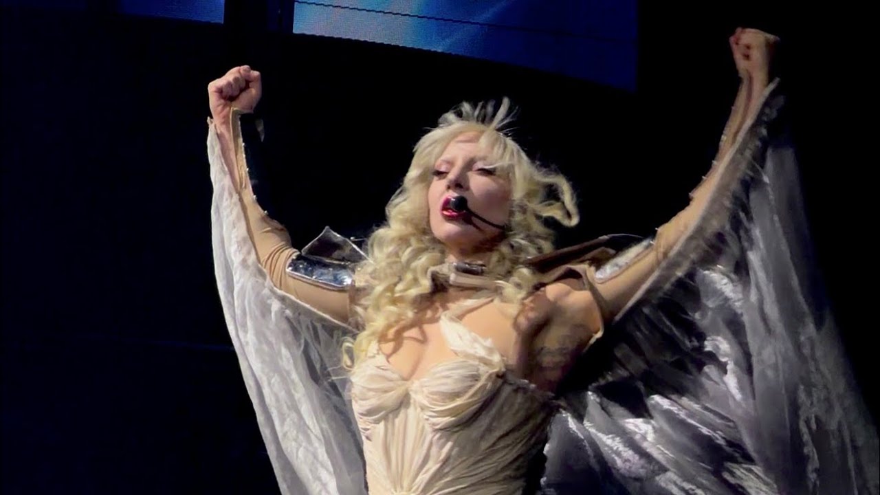 Paparazzi - Lady Gaga - Stockholm - The Mayhem Ball 12.10.2025 N1