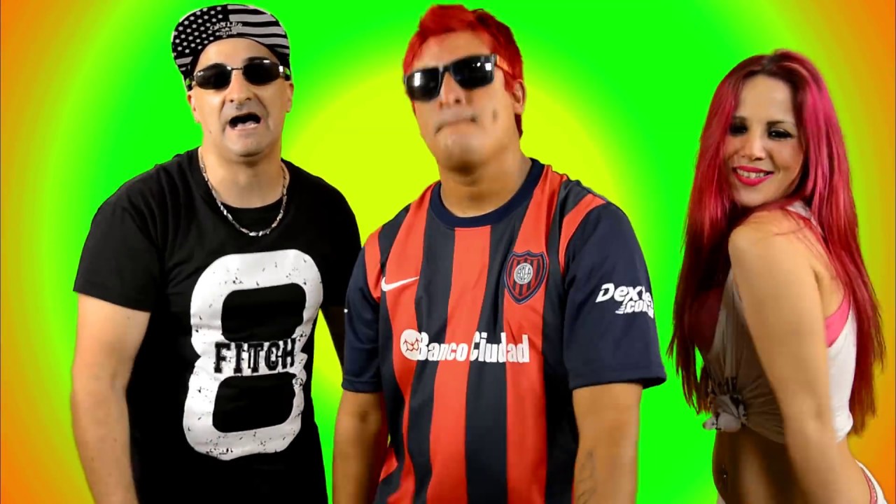 Lore y Roque Me Gusta, Charango - Tengo Todo Lo Que Quieren Las Guachas (Video Oficial)