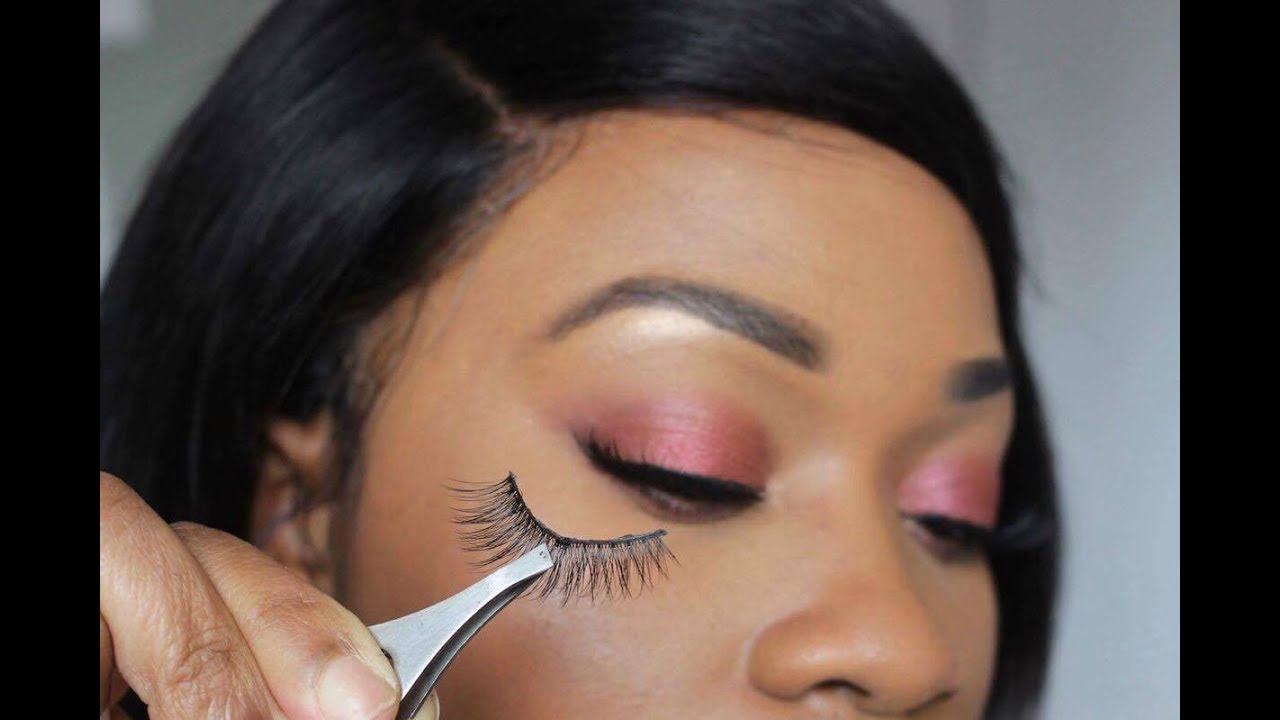 Comment poser des faux cils ?