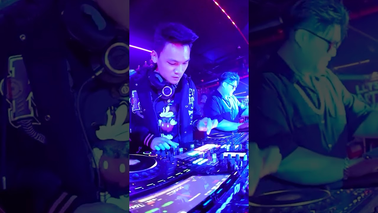 When DJ Plays with their food 🎧 #shorts #trending #youtubeshorts #short #viralvideo #music #youtube