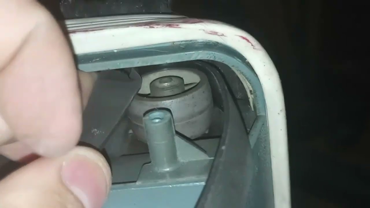 Oreck XL Belt Replacement (Roller brush won't spin)