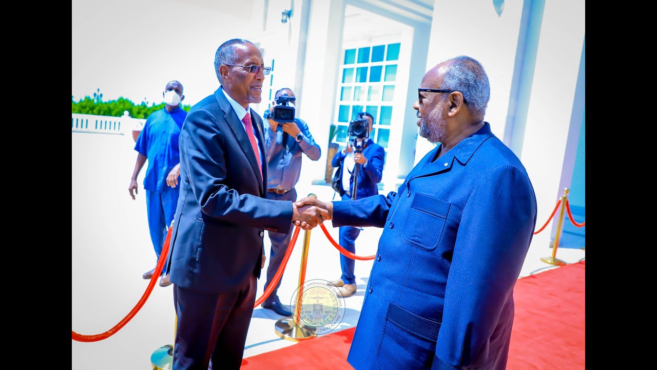Madaxwaynaha Dalka Jamhuuriyada DJabuuti oo Qasriga Madaxtooyada ku qaabilay Madaxwaynaha JSL.