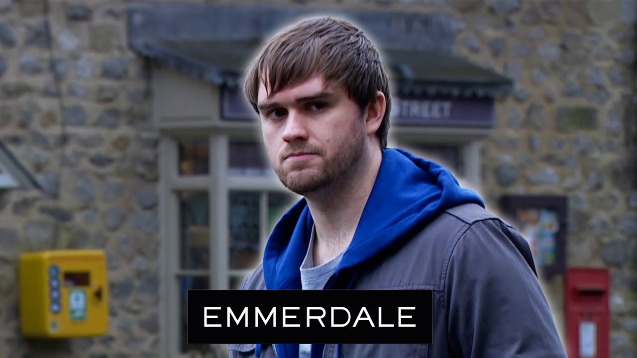 Tom Jeopardises Belle's New Job | Emmerdale