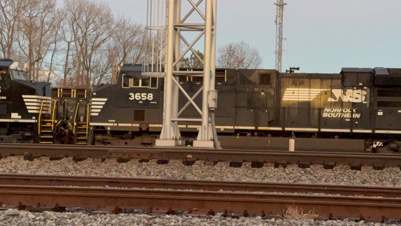 Nearby Portlock Yard I got some photos of engines and my first ET44AC number 