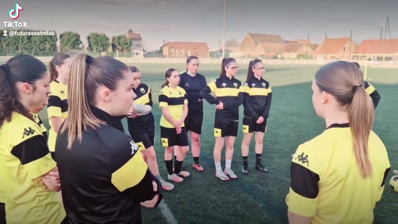 Coach Kévin Excellent travail avec les filles USM MARLY.Bravo 👏🏽 Futuras Estrelas ✨ 🇦🇴 ⚽ 🇫🇷 Vamos 💪