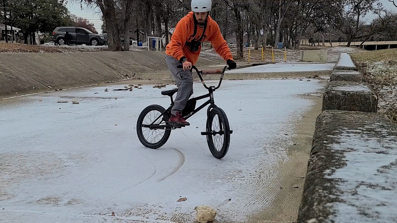 Fun on Bike in Snow (BMX)