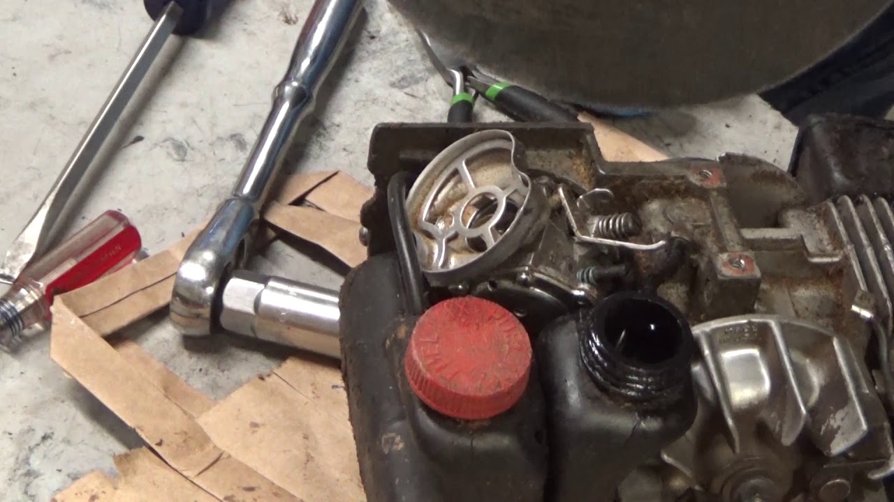 Homelite Super 2, XL, XL-2 Chainsaw Oiler System Explained & Checking For Duckbill Valve Tube