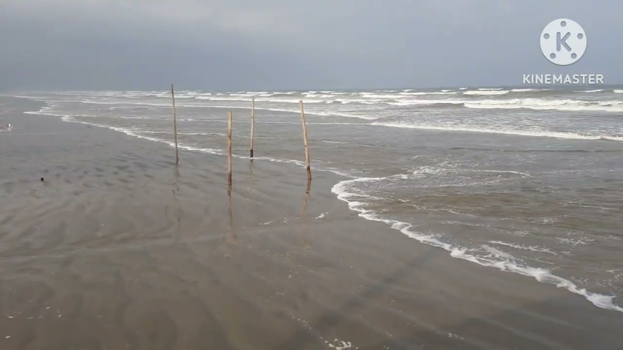 Itanhaém 20/08/24 - Maré Alta chegando até os Quiosques no Litoral Sul de S.P.