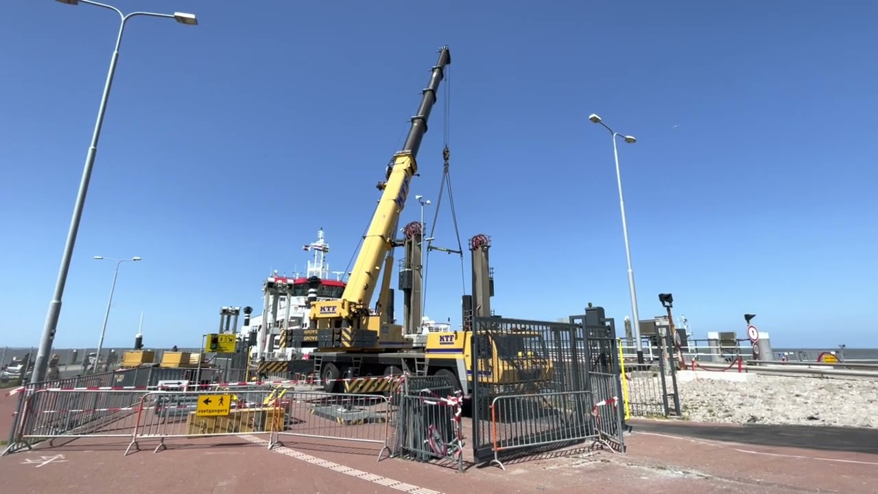 Brug veerdam Holwert kapot |  Pier Holwerd |