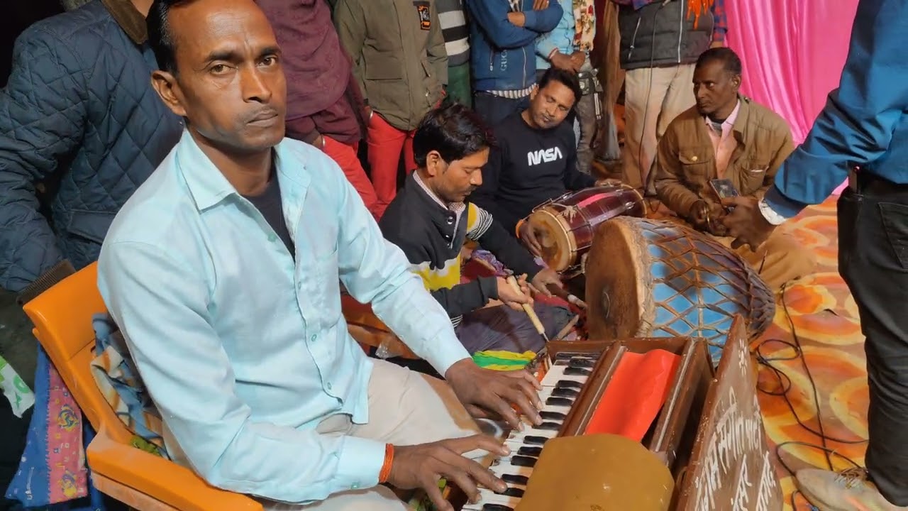 विनोद डांसर की नौटंकी का समाजवाद बाजी के साथ
