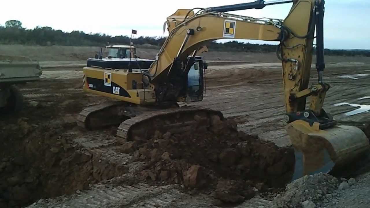 CAT 345 D LME loading VOLVO A25D