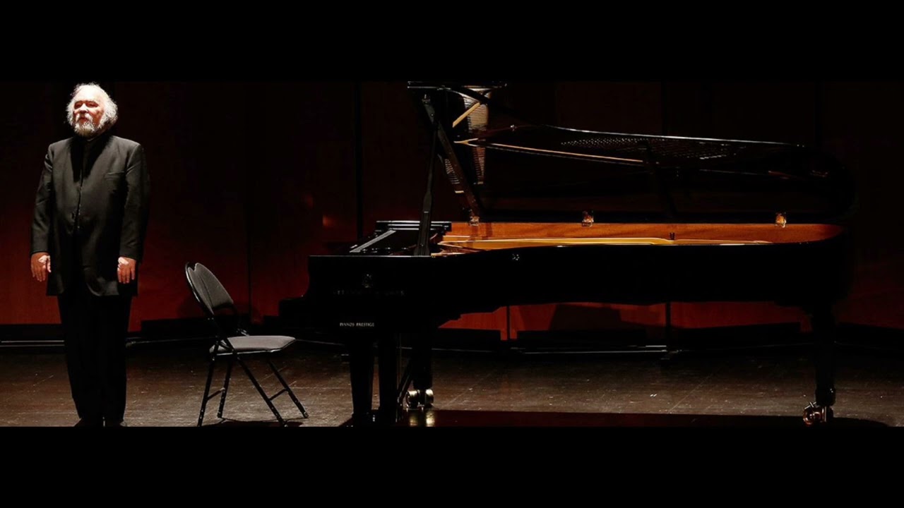 Radu Lupu - 1997 live - Schumann 'Vogel als Prophet' from Waldszenen