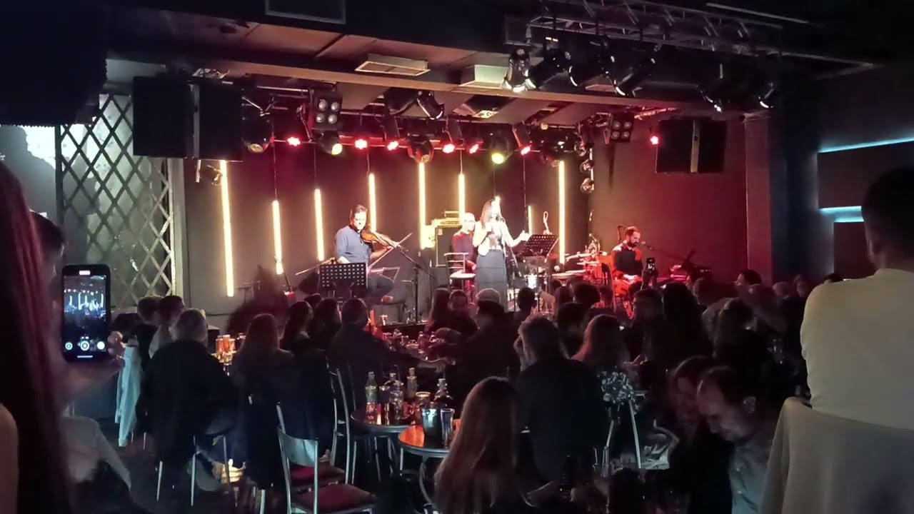 Ανάθεμά σε έρωτα. (Να σ αγαπώ ηντα θελά).Αναματερού Μαρία.
