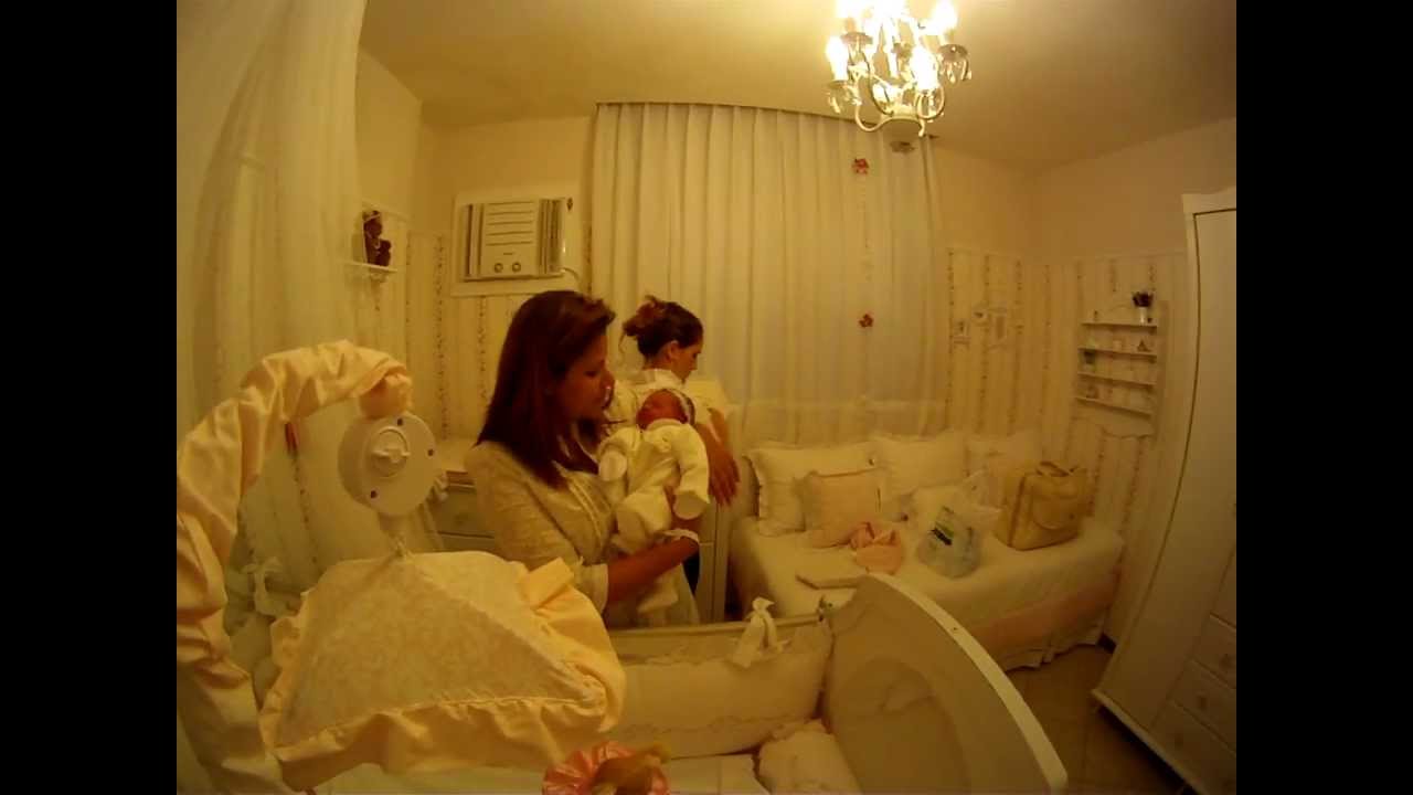 Isabella e o seu quartinho lindo.